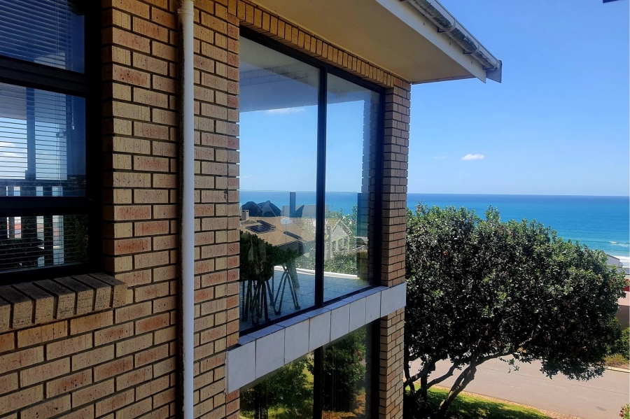 4 Bedroom Property for Sale in Boggomsbaai Western Cape